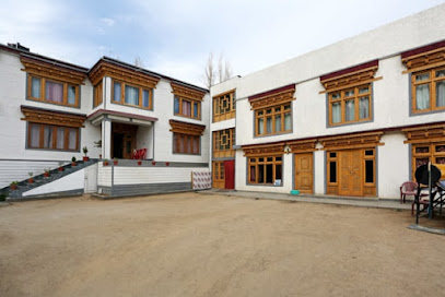 OYO 5267 Hotel Layul Palace