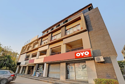Collection O Hotel Raj Palace