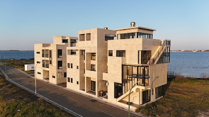某個民宿 Somewhere Inn -【澎湖 住宿推薦】2025必住全新無敵海景 兩面環海 景觀旅館民宿 熱門人氣精緻 住宿首選 澎湖住宿 特色民宿 網美民宿 度假包棟 高CP值親子家庭渡假休閒旅遊 團體住宿 民宿首選推薦 花火節