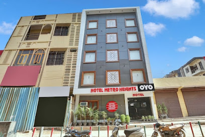 Super OYO Flagship Hotel Metro Height's near Nangloi Railway metro station