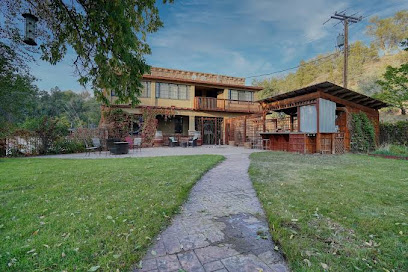 FlatIron Historic Sandstone Inn