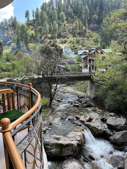 Madpackers Jibhi (Hostel and Cafe )