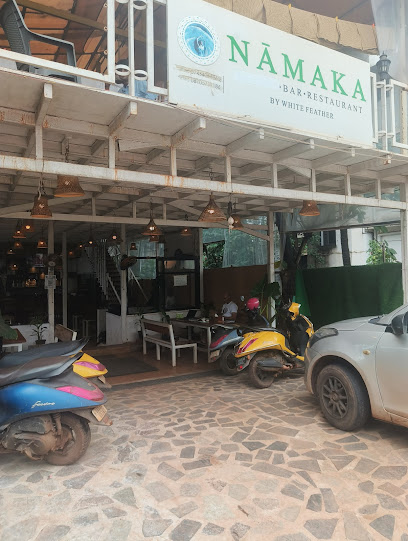 NAMAKA / White feather