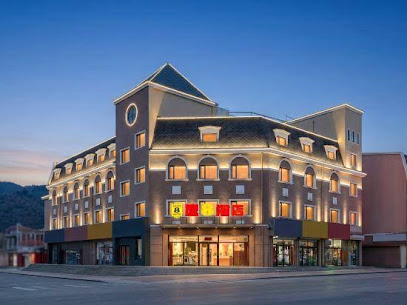 SUPER 8 HOTEL
