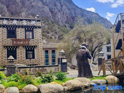 Yading Totem Boutique Inn