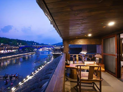 Huashijian Xueqiao Xiaoyuan Riverview Inn