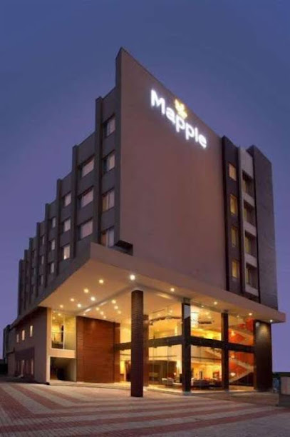 Hotel Mapple by green leavesâ