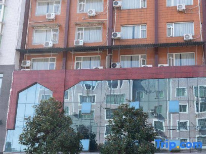 Huaying Qianli Express Hotel