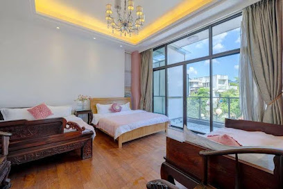 Moonlight Paradise Romantic Holiday Courtyard