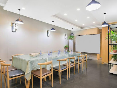 Yahu Light Luxury Hotel