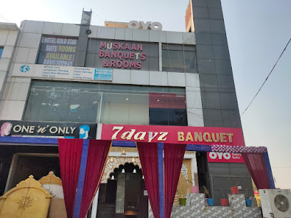 OYO 11717 Gold Star Suits