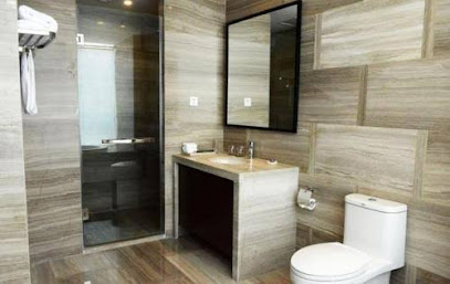 百伦·紫百合酒店