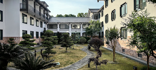 Zhangjiajie Expert Village Courtyard Hotel