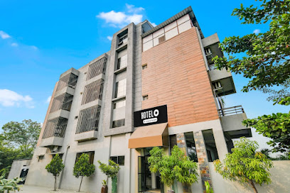 Super Collection O by OYO Indore Near Omax City 1