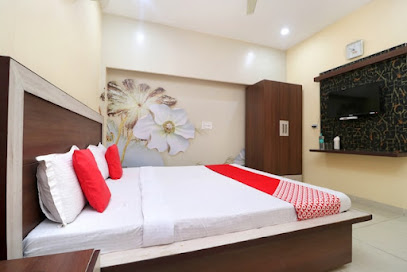 Super Collection O Hotel White Prime