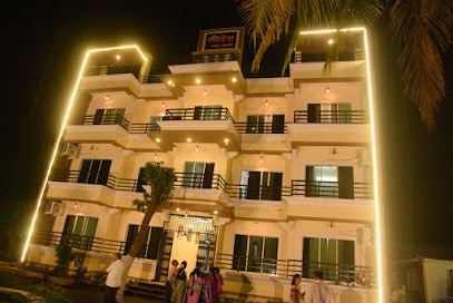 OYO 17352 Ravitej Apartments