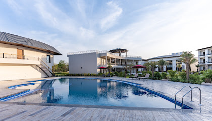 Shervani Pebbles and Pine, Corbett