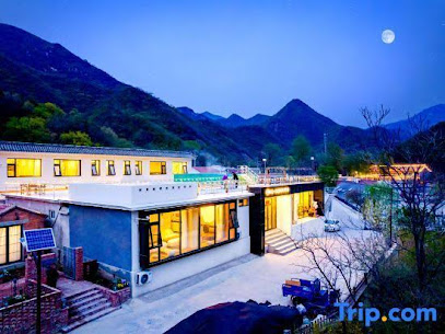 Not late Great Wall Landscape Private Soup Homestay