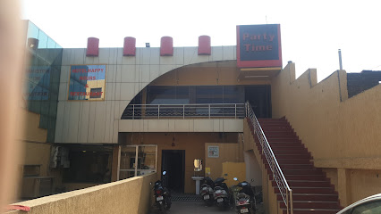 OYO 62052 Happy Hours