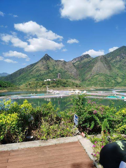 Buluotuo Buyi Culture Theme Hotel