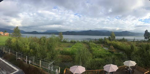 Yingyue Lakeside Boutique Inn