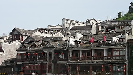 凤凰古城鸿运客栈