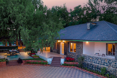 StayVista at The Deck | Premium Holiday Home with Private Pool in Mahabaleshwar