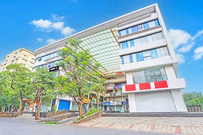 Super Collection O Adajan Western Inn Business Hub