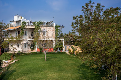 Moonstone, Bhopal, amã stay and trails