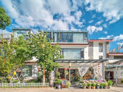 Yunshen Buzhichu Inn