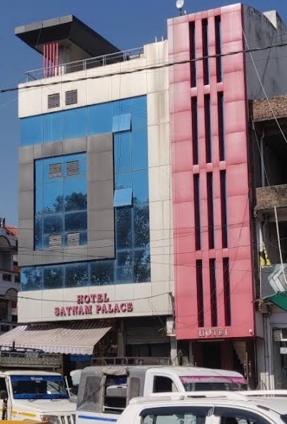 OYO 45405 Satnam Palace