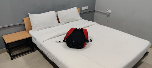 Super OYO Flagship Orphic Inn Near Munshi Pulia Metro Station