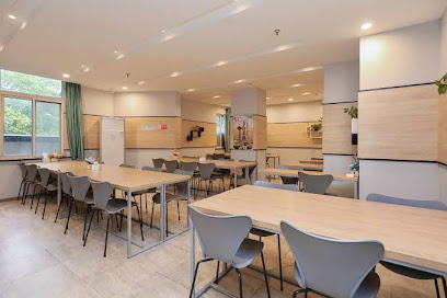 Ruiji Apartment Hotel