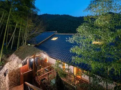 Mount Mogan West Time Inn