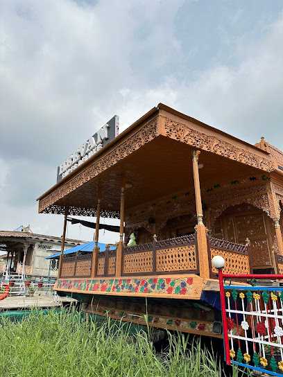 Houseboat Heevan