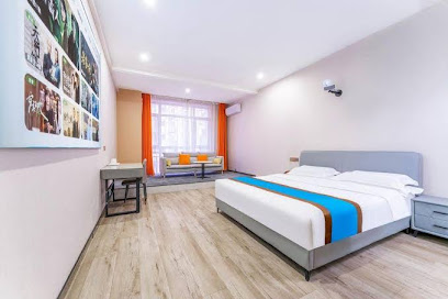 No.99 Holiday Hotel