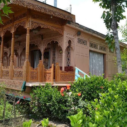 The H Group of Houseboats