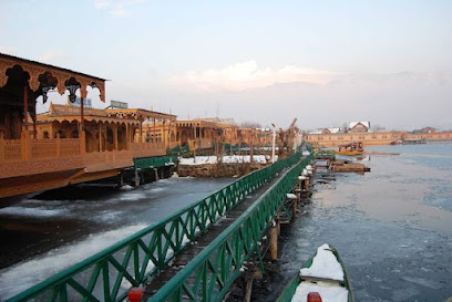 New Alexandra Houseboats