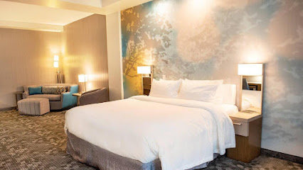 Courtyard Mesa at Wrigleyville West