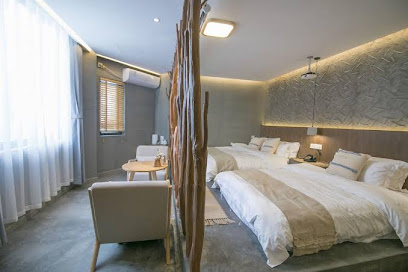 Shaoxing Shiqing Half Hotel