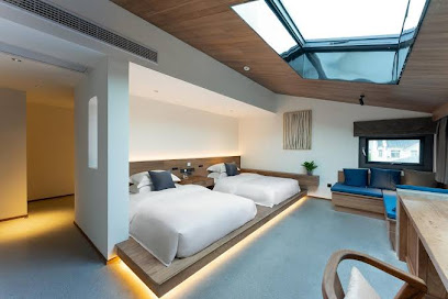 Floral Hotel·One valley and one villa