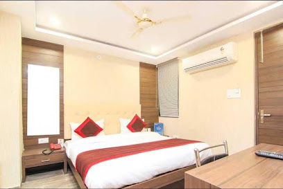 Collection O Hotel Pal Avadh - Deluxe Triple Room
