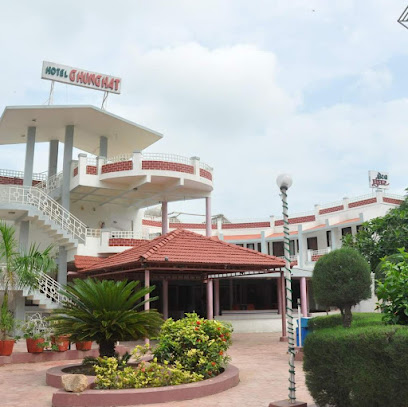 Ghunghat Hotel