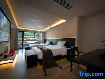 Luzhou Southwest Business Hotel