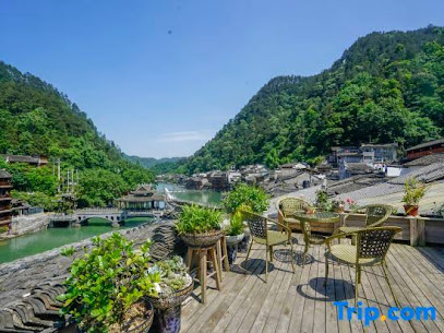 Fenghuang Fanyin Zhenpin Inn