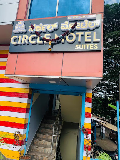 CIRCLE MOTEL