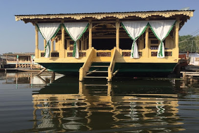 POP New Heidi Houseboat