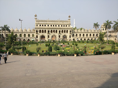 OYO Hotel Ssj International Near Sahara Ganj Mall