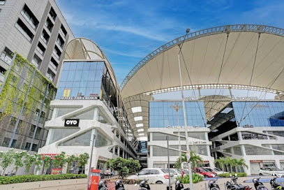 OYO Flagship The Crown Hotel