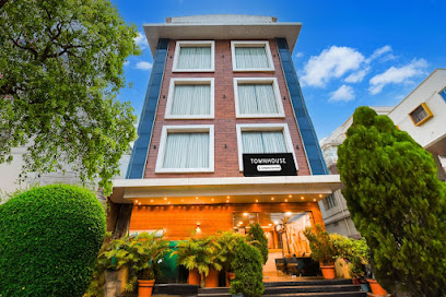 Townhouse by OYO Marine Drive Puri Formerly Royal Crown